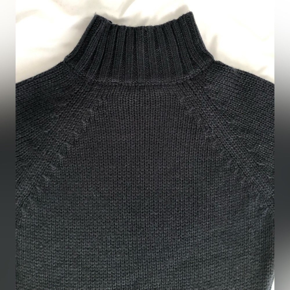 90’s Energie rich black knit sweater with sexy functional zipper accent. - Picture 6 of 10
